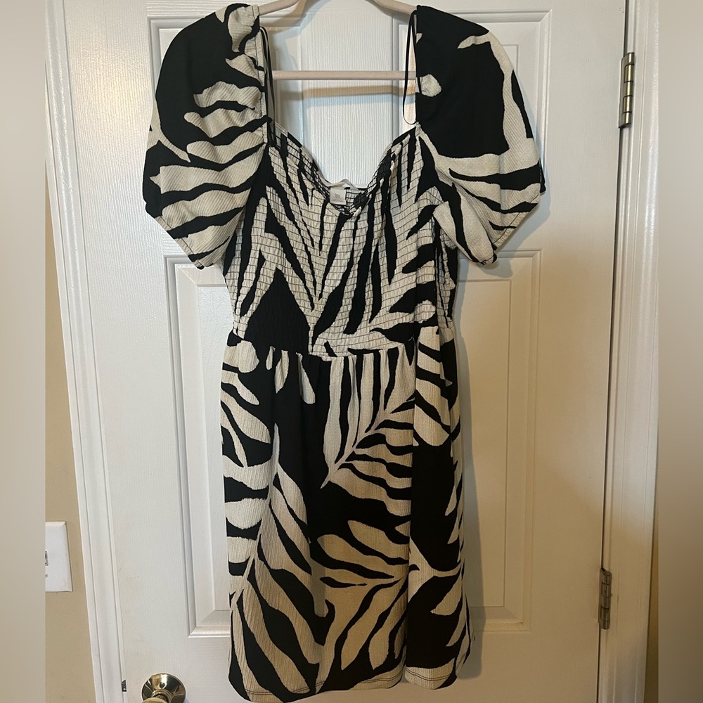 🖤 🤍Black and White Blouse or Dress 🤍🖤